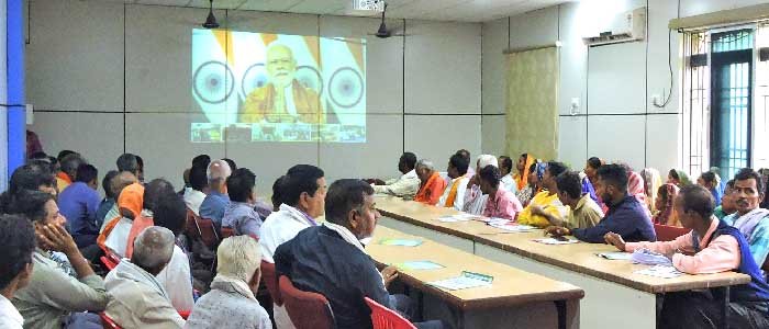 कृषि विज्ञान केन्द्र अंजोरा में प्रधानमंत्री जी द्वारा विकसित भारत संकल्प यात्रा कार्यक्रम में उद्बोधन का प्रसारण आयोजित