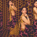 पोल्का डॉट साड़ी में तमन्ना ने दिखाया कमाल, ब्लाउज ने 70 के दशक के ग्लैमर को नया रूप दिया