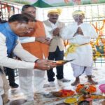 मुख्यमंत्री विष्णुदेव साय ने बड़ादेव की पूजा कर प्रदेशवासियों की सुख-समृद्धि की कामना की