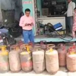 बांसवाड़ा में अवैध गैस रिफिलिंग नेटवर्क का भंडाफोड़, गैरेज पर छापेमारी कर 18 गैस सिलिंडर किए गए जब्त