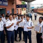 रामगढ़ में लोको पायलटों का हल्लाबोल, कॉशन पेपर की अव्यावहारिक व्यवस्था के खिलाफ पतरातू में जोरदार प्रदर्शन