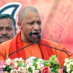 गारबेटा में भी योगी-योगी, सड़कों-छतों पर खड़े होकर हजारों लोगों ने किया बुलडोजर बाबा का दीदार