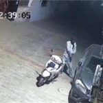 कारों के शीशे तोड़कर चोरी: एक्टिवा सवार नकाबपोश CCTV में कैद