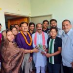 डिप्टी सीएम के सरप्राइज गिफ्ट से खिल उठी टॉपर अंशुल, 10वीं में 99% अंक से रचा कमाल