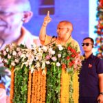 आगरा में सीएम योगी का सख्त रुख, खराब सड़कों पर एफआईआर के निर्देश