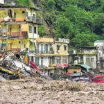उत्तराखंड में बारिश का कहर, चेतावनी निशान पर पहुंची गंगा; बदरीनाथ हाईवे पर भूस्खलन से संकट