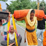 सास को सिर पर बैठाकर ब्रज 84 कोस यात्रा कराने वाली बहू ने फिर किया कमाल, नया कारनामा देख हर कोई हैरान
