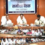 राजस्व प्रकरणों के ऑनलाइन पंजीयन, ई-ऑफिस के प्रभावी संचालन तथा शिक्षा, स्वास्थ्य एवं जनकल्याणकारी योजनाओं की प्रगति की समीक्षा