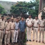 कोरबा में 206 साल के पेड़ों की लकड़ी बरामद, आरोपी गिरफ्तार, आरा मिल सील