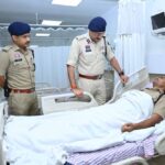 पुलिस कमिश्नर संजीव शुक्ला ने अस्पताल पहुंचकर घायल पुलिस जवानों का जाना हाल