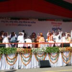 सीएम योगी के नेतृत्व में स्कूली बच्चों सहित हजारों लोगों ने लिया तिरंगा यात्रा में हिस्सा, पुष्पवर्षा के साथ हुआ स्वागत