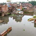 वाराणसी में गंगा उफान पर, चेतावनी बिंदु से महज सवा मीटर नीचे पहुंचा जलस्तर