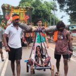 हापुड़ में अनोखी श्रद्धा, 95 वर्षीय दादी को 25 पोतों ने पालकी से कराई कांवड़ यात्रा