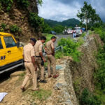 देवप्रयाग-पौड़ी रोड पर भीषण हादसा, 250 फीट गहरी खाई में गिरी बोलेरो; एक ही परिवार के 5 लोगों की मौत