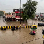 दिल्ली में बारिश ने तोड़ा 15 साल का रिकॉर्ड, 7 डिग्री गिरा पारा; गुरुग्राम में आज रेड अलर्ट
