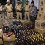 माकरदोना में आबकारी विभाग की दबिश, 50 लीटर महुआ शराब जब्त