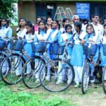 ठग्गांव स्कूल की 18 छात्राओं को मिली साइकिल, मंत्री ने कहा-गांवों की तस्वीर बदल रही है