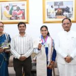 राष्ट्रमंडल खेलों की रजत पदक विजेता ज्ञानेश्वरी यादव का मुख्यमंत्री निवास में भव्य स्वागत