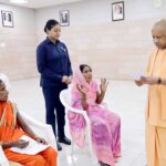 सीएम योगी ने महिला को गाय देने और दिव्यांग की भूमि से अवैध कब्जा हटाने का दिया निर्देश