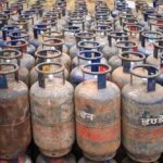 LPG Cylinder Price Cut: एलपीजी सिलेंडर ₹200 सस्ता, दिल्ली से कोलकाता तक बदले नए रेट