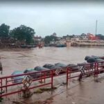 चित्रकूट में बाढ़ के बाद फिर बारिश का कहर, नेशनल हाईवे का हिस्सा धंसा