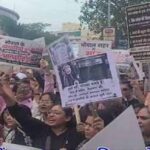 भोपाल में सीलिंग कार्रवाई से भड़के व्यापारी, बैनर-पोस्टर लेकर सड़क पर उतरे