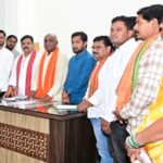 उप मुख्यमंत्री विजय शर्मा ने कवर्धा के हितग्राहियों को सौंपे पीएम आवास योजना शहरी 2.0 के स्वीकृति पत्र