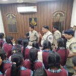 स्कूलों में कानून की पाठशाला, थानों में पुलिसिंग का प्रत्यक्ष अनुभव