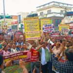 अवधपुरी में नगर निगम की नोटिस-सीलिंग कार्रवाई का विरोध, व्यापारियों ने निकाला पैदल मार्च