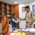 छात्राओं ने तिलक लगाकर राखी बांधी, एसपी ने सुरक्षा के साथ शिक्षा और आत्मविश्वास का दिया संदेश
