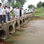प्रदूषित जल के प्रभाव एवं समाधान के लिए कलेक्टर-एसपी ने किया मेघनगर क्षेत्र का निरीक्षण