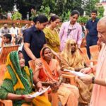 बारिश के बीच CM योगी का जनता दर्शन, करीब 200 फरियादियों की सुनी समस्याएं