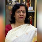 सूचनाओं के महासागर में विवेक और जीवन-मूल्यों की राह दिखाता शिक्षक