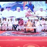 शिक्षक दिवस पर CM योगी ने 81 शिक्षकों को अपने हाथों से किया सम्मानित
