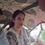 बाढ़ में कार नहीं पहुंची तो ट्रैक्टर पर निकलीं CO हर्षा कोमल, गांव-गांव पहुंचाई राहत सामग्री