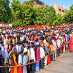 शादी की मनोकामना लेकर 6-7 घंटे कतार में खड़े रहे श्रद्धालु, मेहंदी उत्सव में रिकॉर्ड भीड़