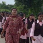बिजली और क्लास की मांग को लेकर छात्राओं का पैदल मार्च, कलेक्ट्रेट पहुंचकर जताया विरोध