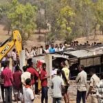 यात्रियों से भरी बस बेकाबू होकर पलटी, हादसे में एक की मौत और 20 घायल