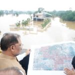 बस्तर के बाढ़ प्रभावित क्षेत्रों में पहुंचे मुख्यमंत्री  विष्णु देव साय, प्रभावित परिवारों से मिलकर जाना हाल