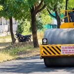 धार में बिना भूमिपूजन-प्रचार छह घंटे में सुधरा अस्पताल का जर्जर रास्ता, समाजसेवियों ने कराया डामरीकरण