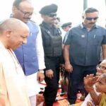 योगी सरकार के निर्देश पर लखनऊ के बाढ़ प्रभावित क्षेत्रों में राहत कार्य युद्धस्तर पर जारी