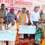 वन मंत्री केदार कश्यप ने हितग्राहियों को सौंपी आवास की चाबी, वनाधिकार पत्र और योजना सहायता