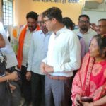 वित्त मंत्री  ओ.पी. चौधरी ने पंचपारा में विद्यार्थियों की प्रतिभा को सराहा