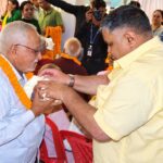 अंतर्राष्ट्रीय वृद्धजन दिवस पर सियानगुड़ी में बुजुर्गों का सम्मान,  राजेश अग्रवाल ने शॉल-फल भेंट कर लिया आशीर्वाद